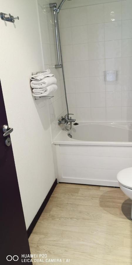 Studio 24M2 Au 4Eme Etage Ascenseur A Cote De La Gare Sncf Lourdes Kültér fotó